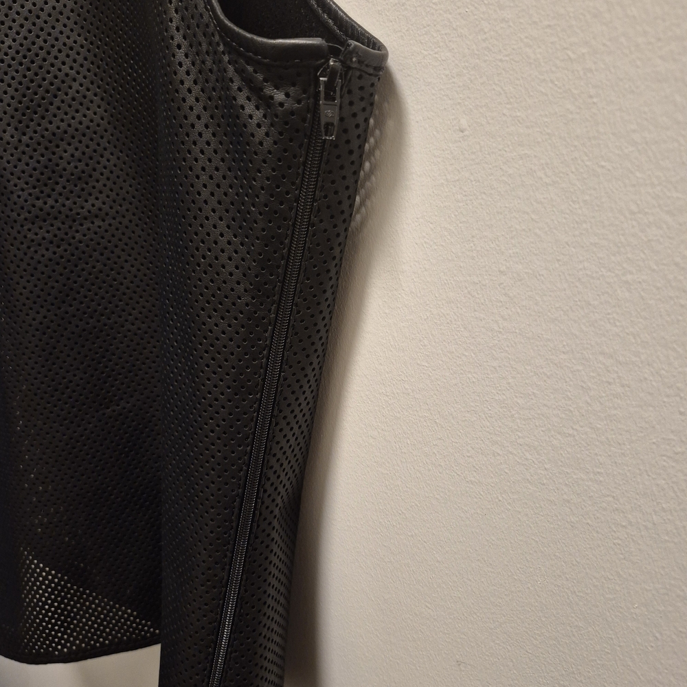 Black Men's Tank Top "DISCOUNTED" - Picture 8 of 9